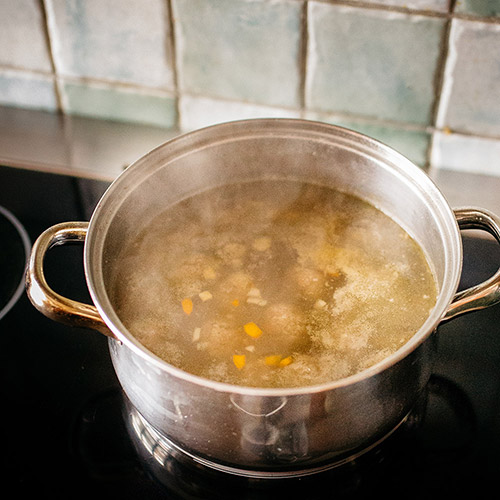 Polévka s játrovými knedlíčky - recept krok 7