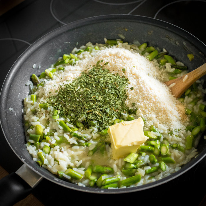 Chřestové rizoto s medvědím česnekem – recept krok 7