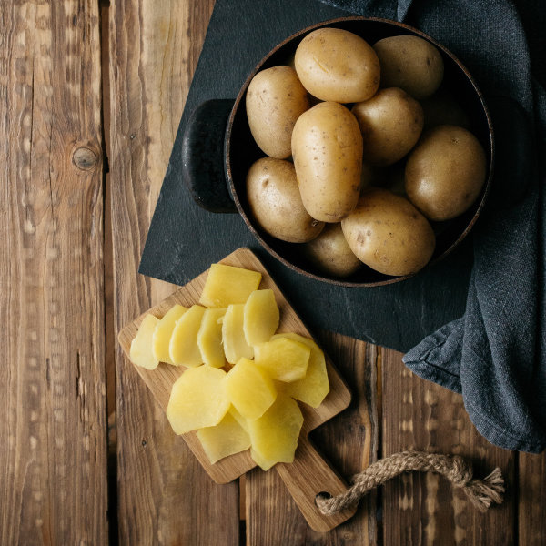 Tartiflette - zapečené brambory se sýrem – recept krok 1